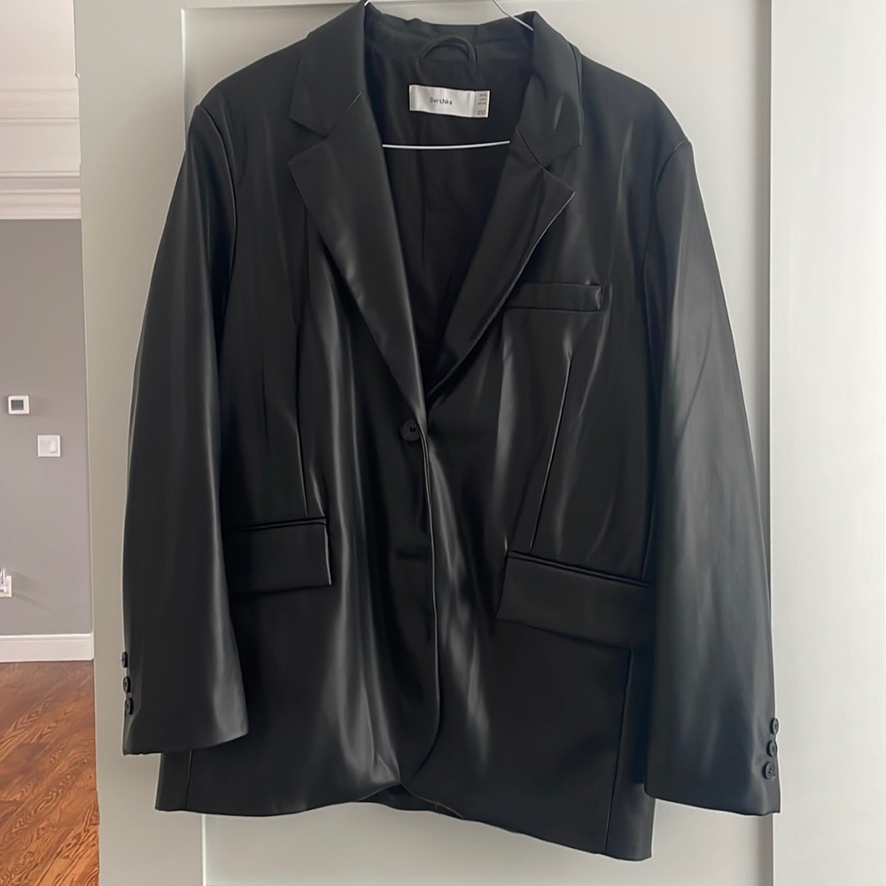 LEATHER BLAZER. Great condition